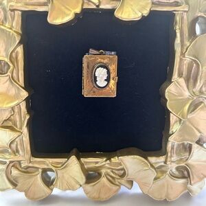 Vintage 1940s Gold Tone Book Locket: Cameo Dog Tooth Bezel, Six Photo Keepsake